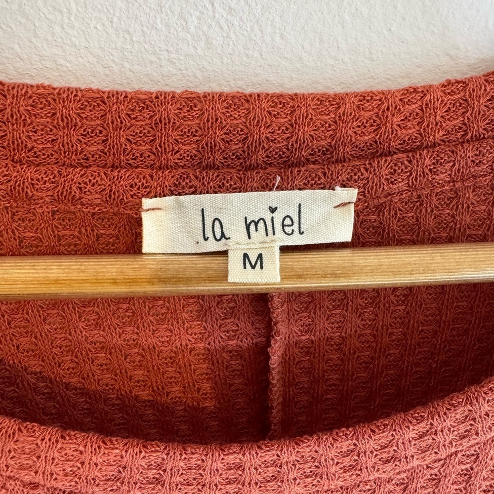 LA MIEL Rust Orange Waffle Knit Top | Size Medium - Picture 3 of 6